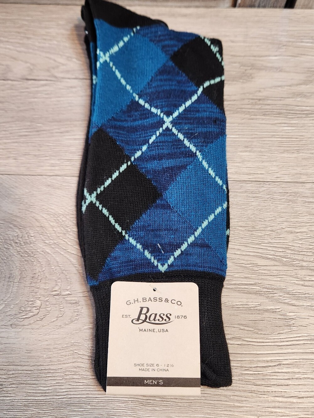 🖤 G.H. Bass & Co New blue argyle socks